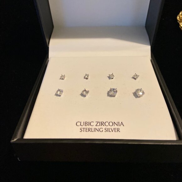 gianibeaernna Jewelry - Earrings